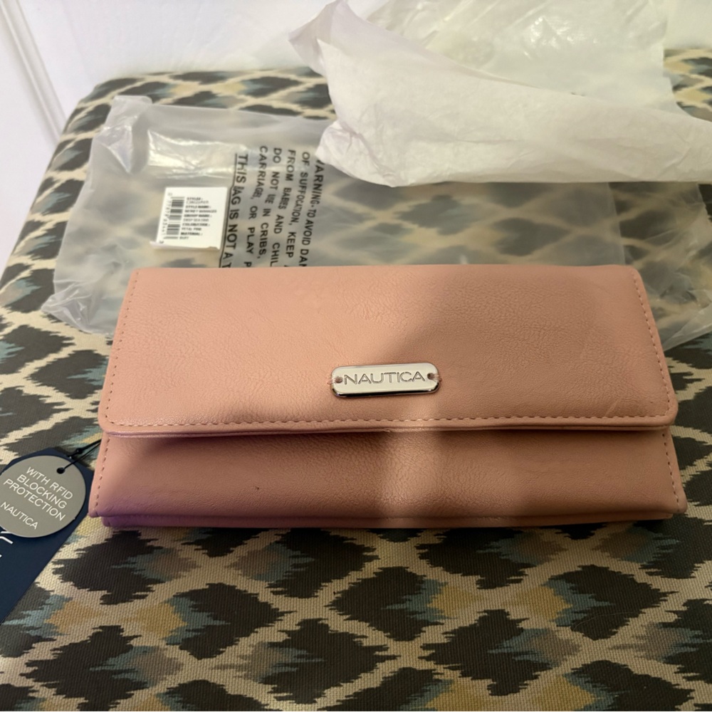NWT Nautica Blush Pink Women's Money Manager Wallet with RFID protection